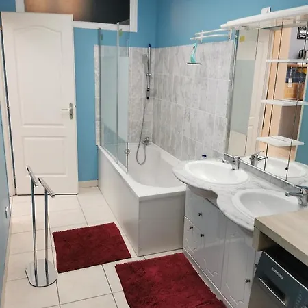 Agreable Maison De 100m2 Avec Son Parking Privatif *