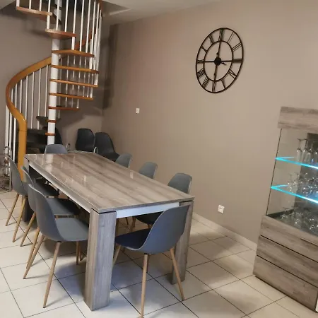 Agreable Maison De 100m2 Avec Son Parking Privatif *